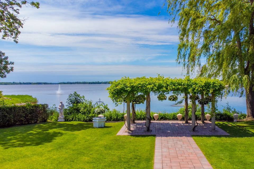 Château Vaudreuil Pagoda